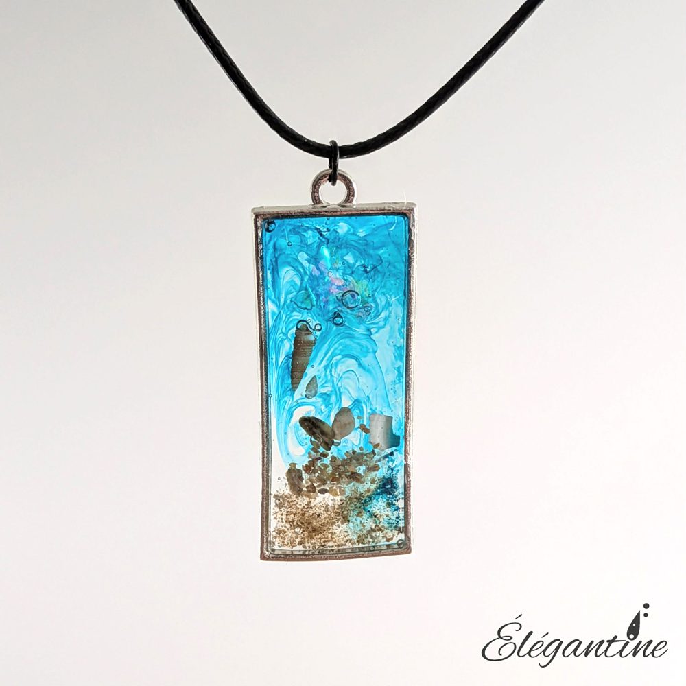 collier résine bleu océan