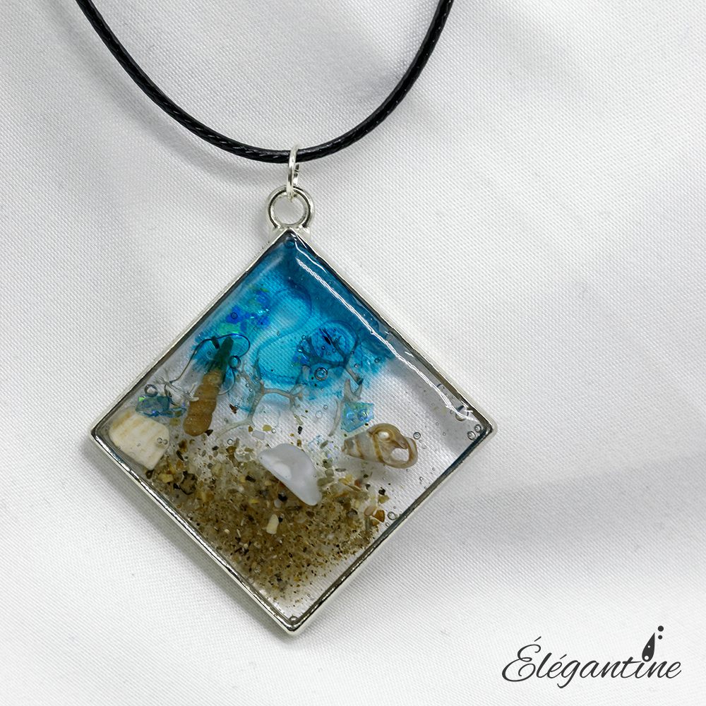 collier résine coquillages