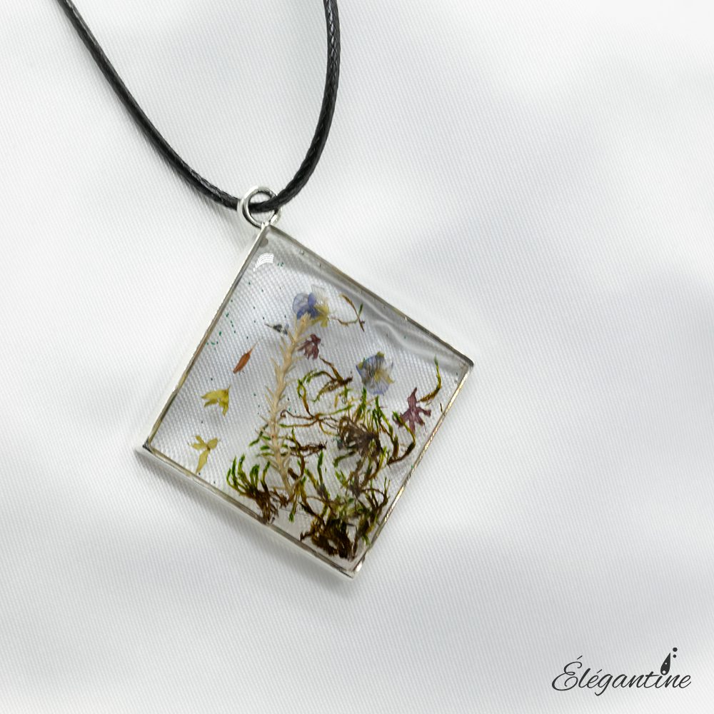 collier résine naturel