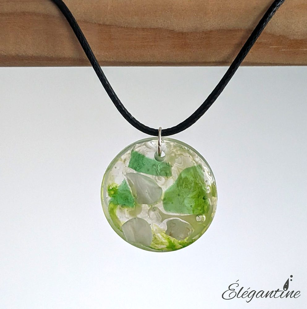 collier résine verre poli nacre
