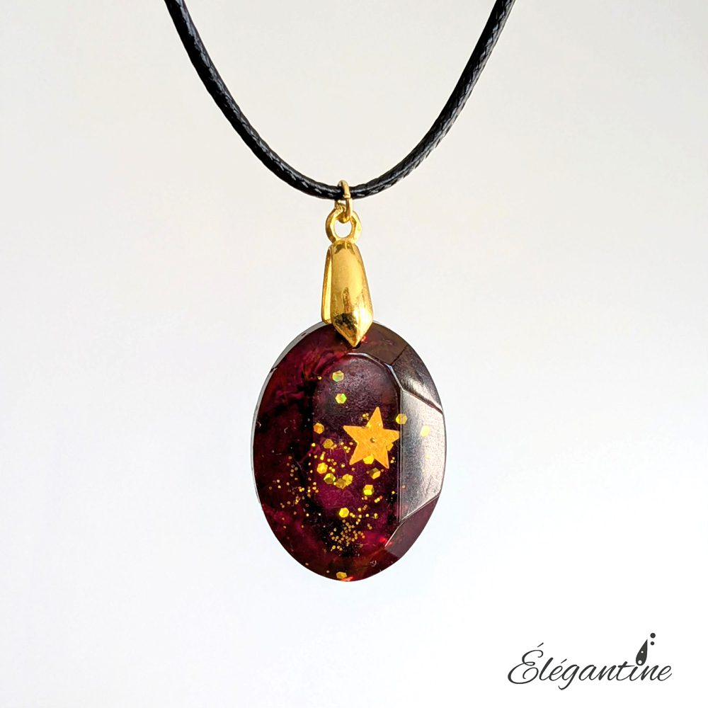 pendentif en résine ovale rouge et or