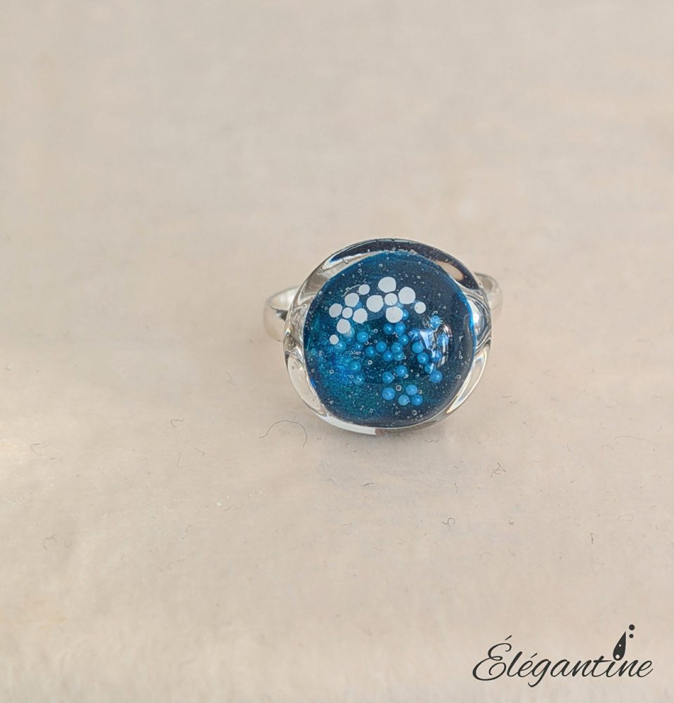bague en résine bleue bulle de rêve